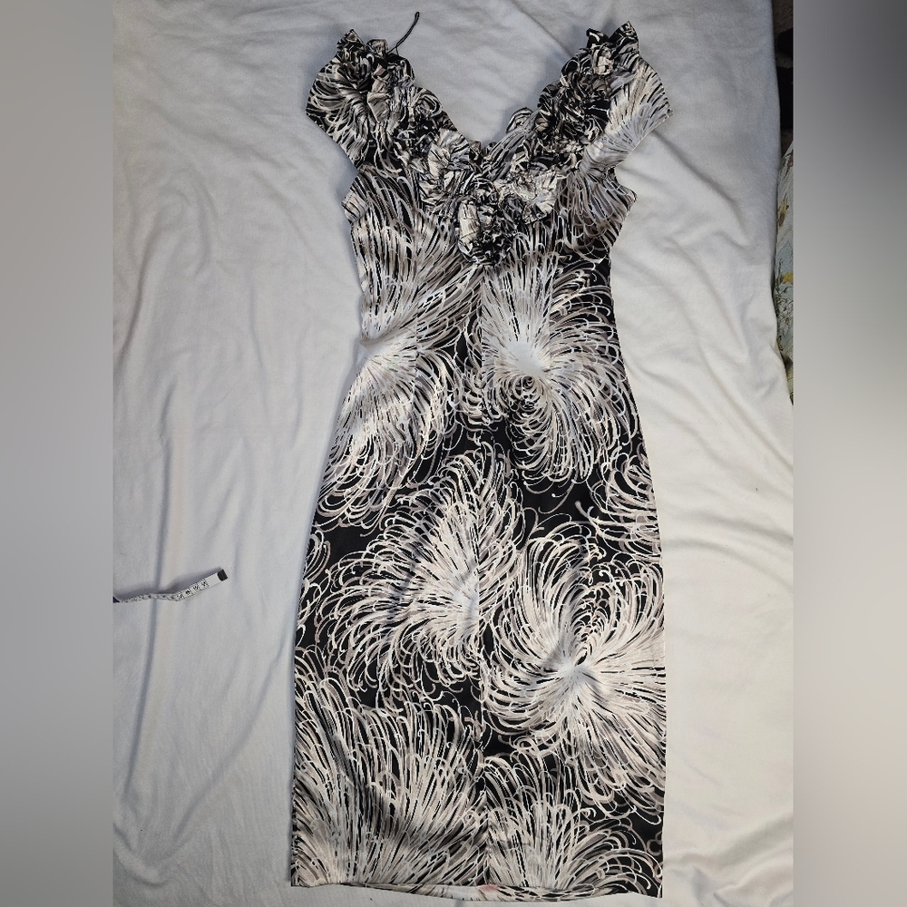 Maggie London cap sleeve ruffle v-neck cocktail dress black tan white ab… - Picture 6 of 15